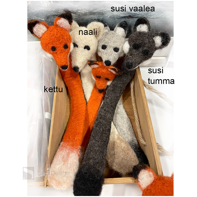 Käsin huovutetuista kirjanmerkeistä on valittavana kettu, susi tai naali kirjanmerkki